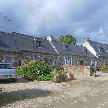Les Gites De Kerroyal Garlan Экстерьер фото