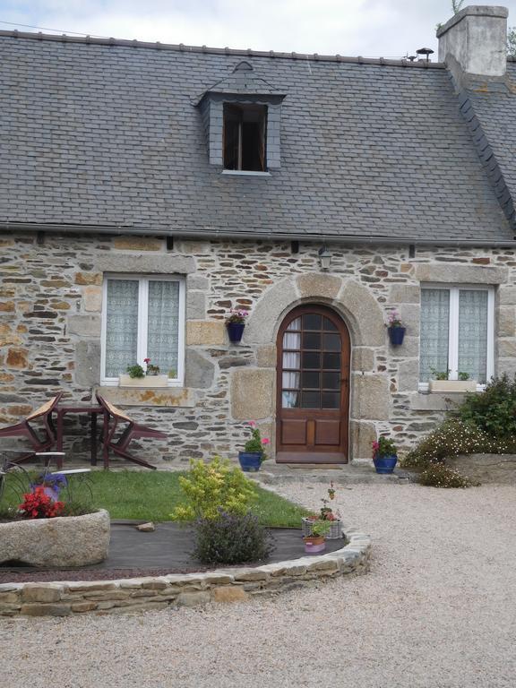 Les Gites De Kerroyal Garlan Экстерьер фото